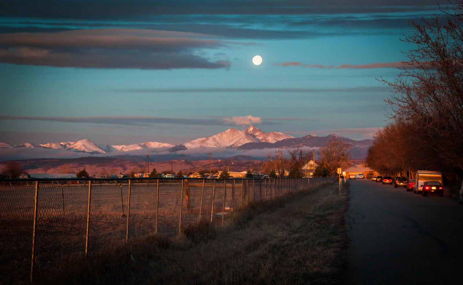 Landscape photography - moonrise over mountains
